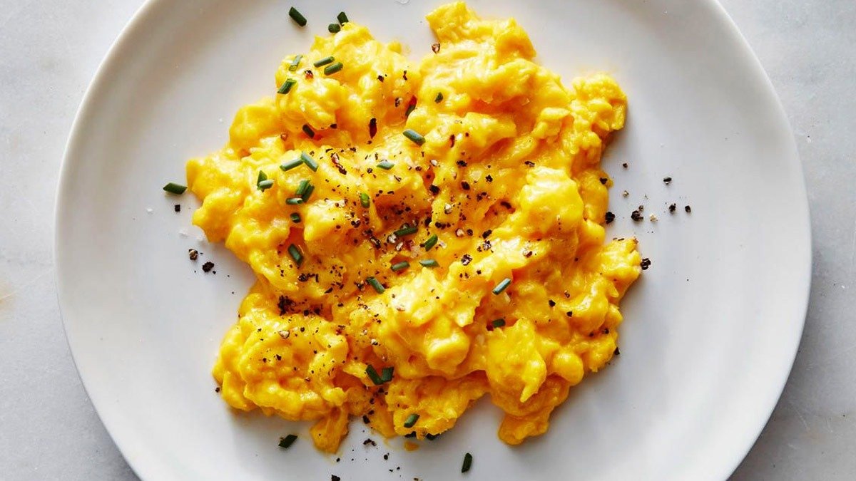 Jediná ingredience, která dělá míchaná vejce jako brunch za 30 eur