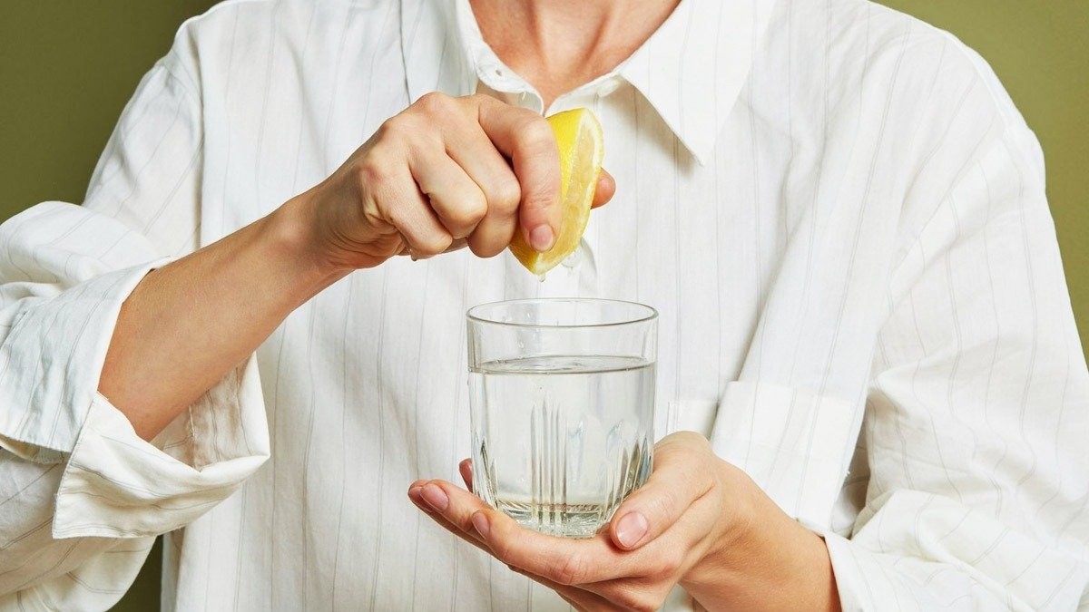 7 výhod citronové vody podle odborníků