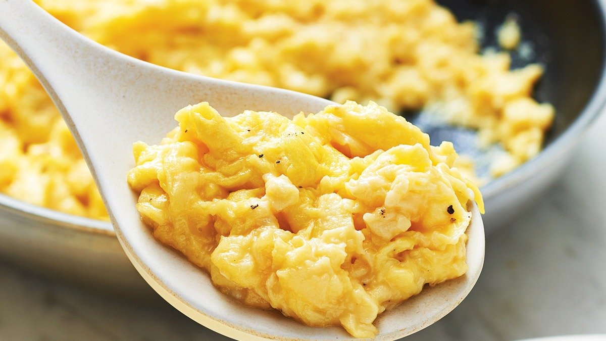 Jediná ingredience, která dělá míchaná vejce jako brunch za 30 eur