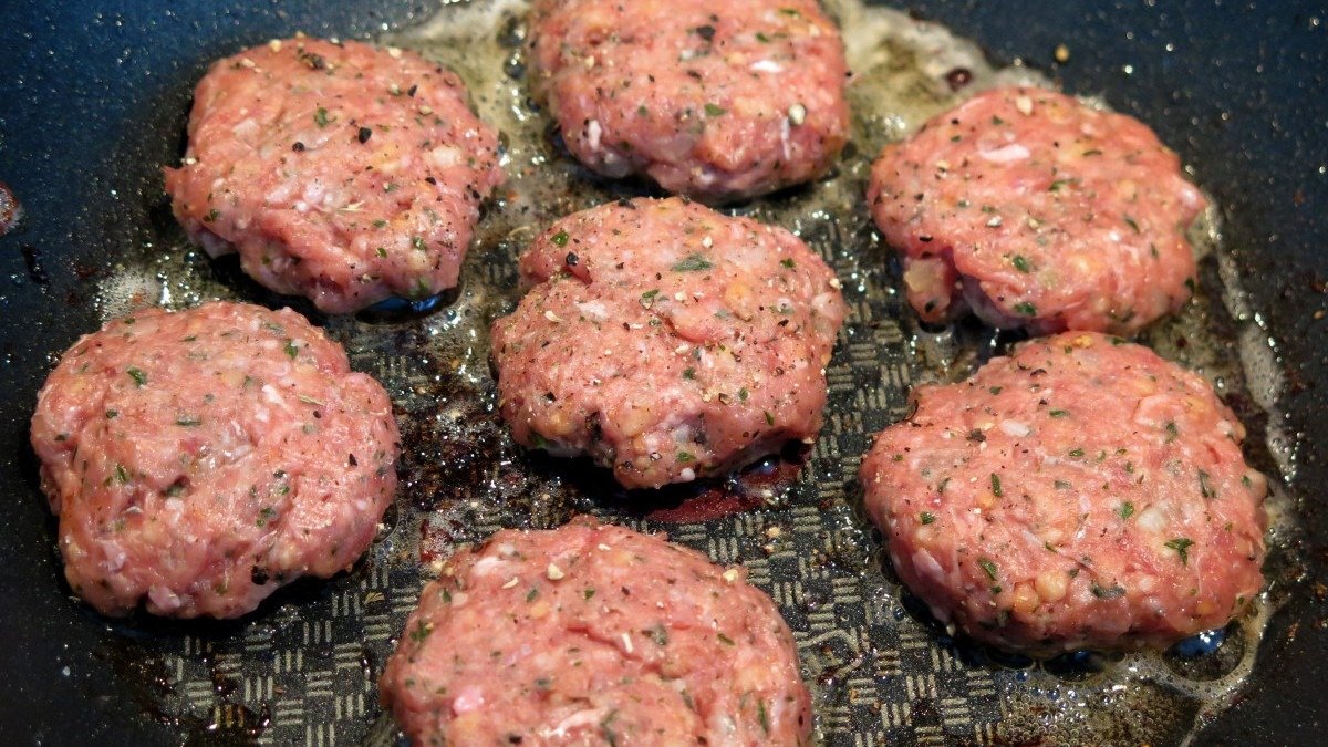 Zapomenutý trik českých kuchařů: jak krupice proměnila obyčejné řízky v kulinářské mistrovské dílo