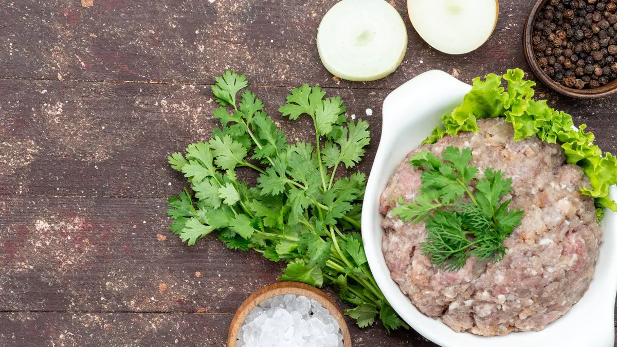 Zapomenutý trik českých kuchařů: jak krupice proměnila obyčejné řízky v kulinářské mistrovské dílo