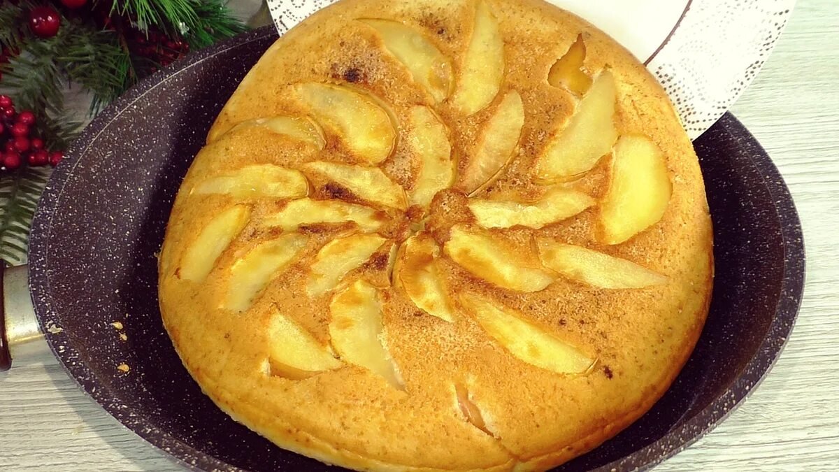 Jablečný koláč bez trouby: hotový za 26 minut — voňavější než z jakékoli cukrárny