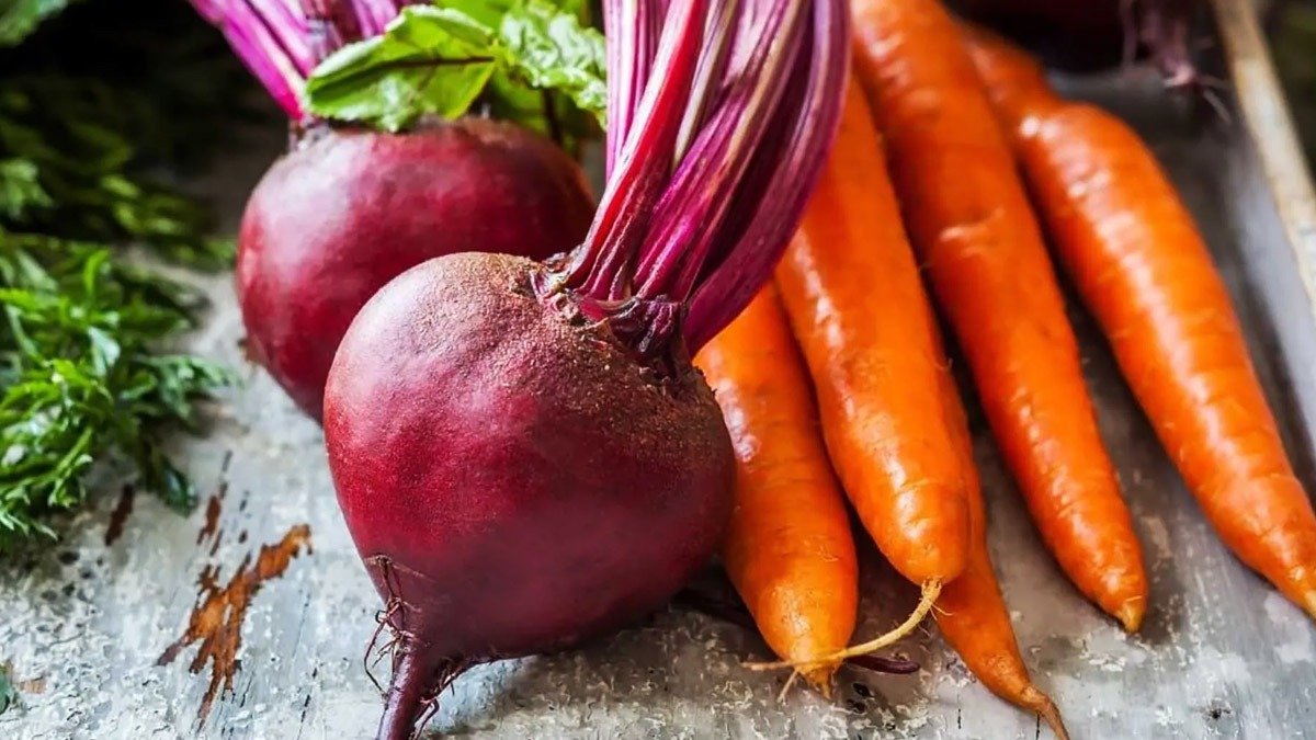Vařím červenou řepu a mrkev za 8 minut — ideální do salátu: do hrnce 1 lžíci na 1 litr vody — chutná, sladká a ne „vodová“