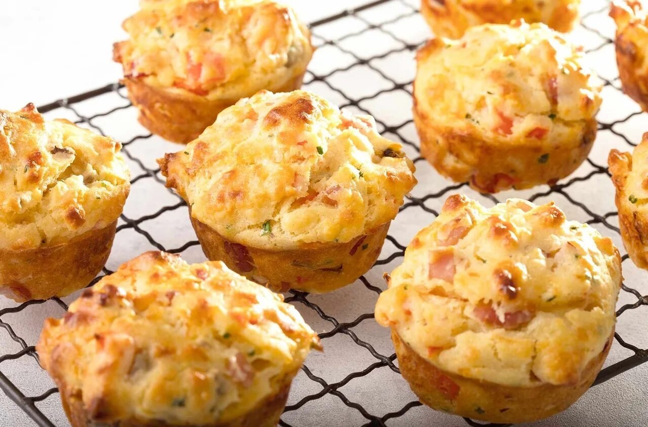 Slané muffiny se sýrem a šunkou – ideální na svačinu