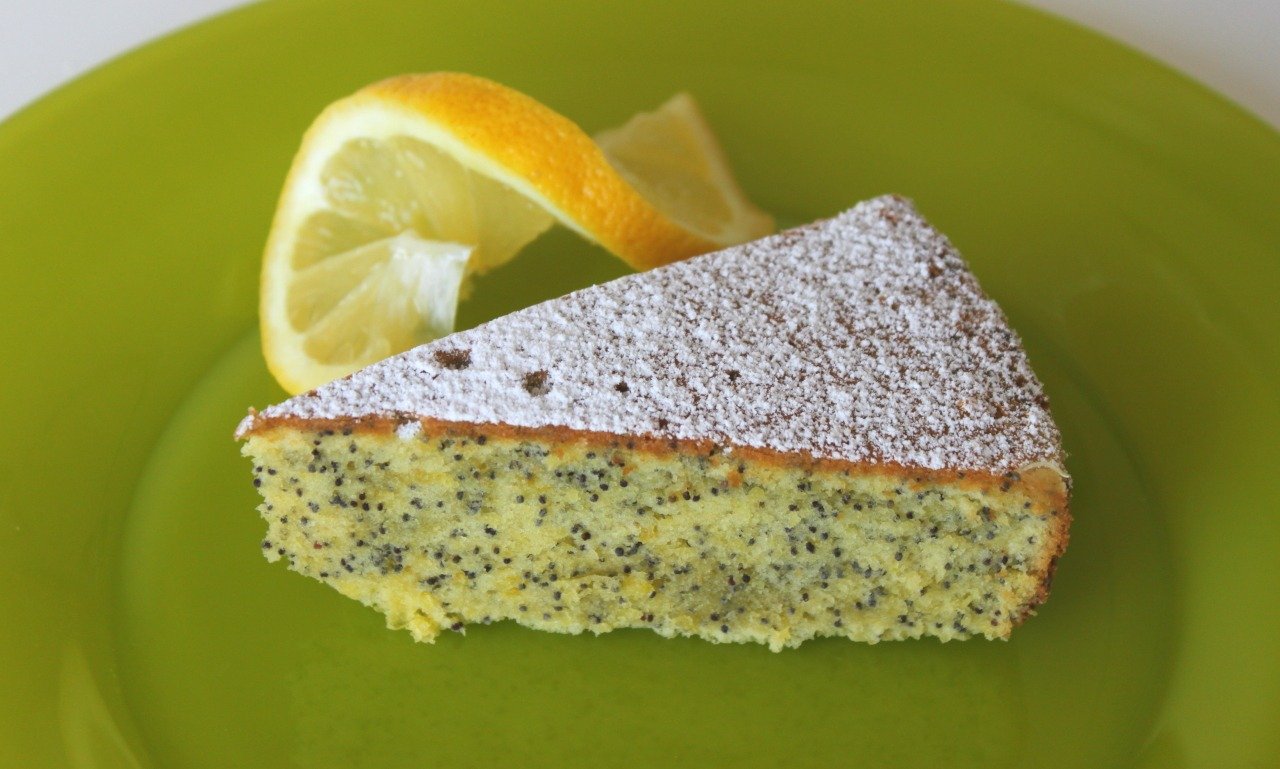 Jogurtový koláč s citronem a mákem