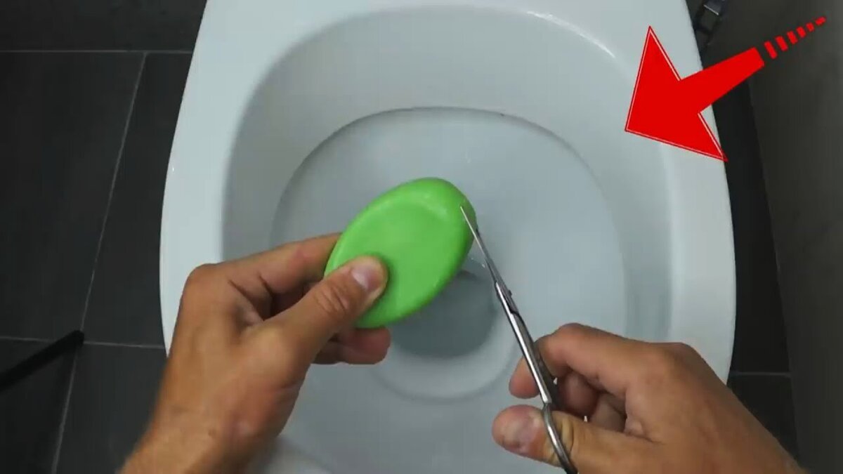 „I hospodyňka s 30letou praxí zalapala po dechu“ otravné čištění toalety vyřešíte během chvilky pomocí zbylého mýdla