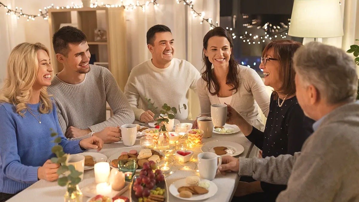 Končí doba domácích hostin? Proč už není nutné zvát hosty k sobě domů - zapamatujte si