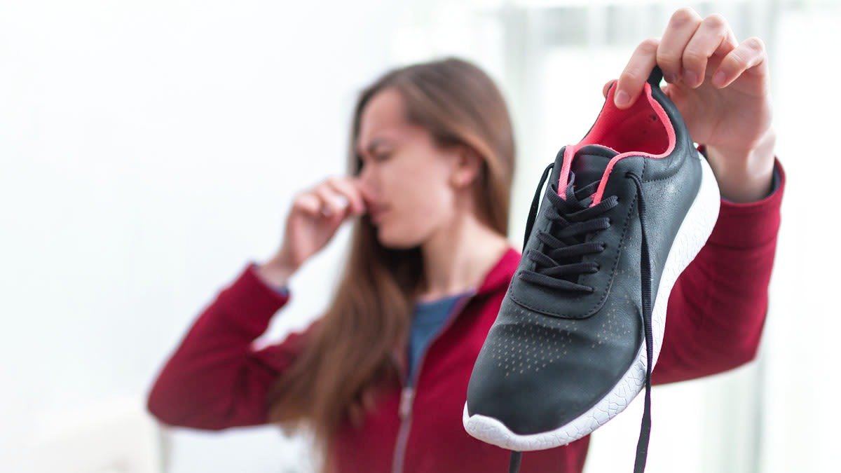 Jak se zbavit nepříjemného zápachu v botách pomocí domácích prostředků