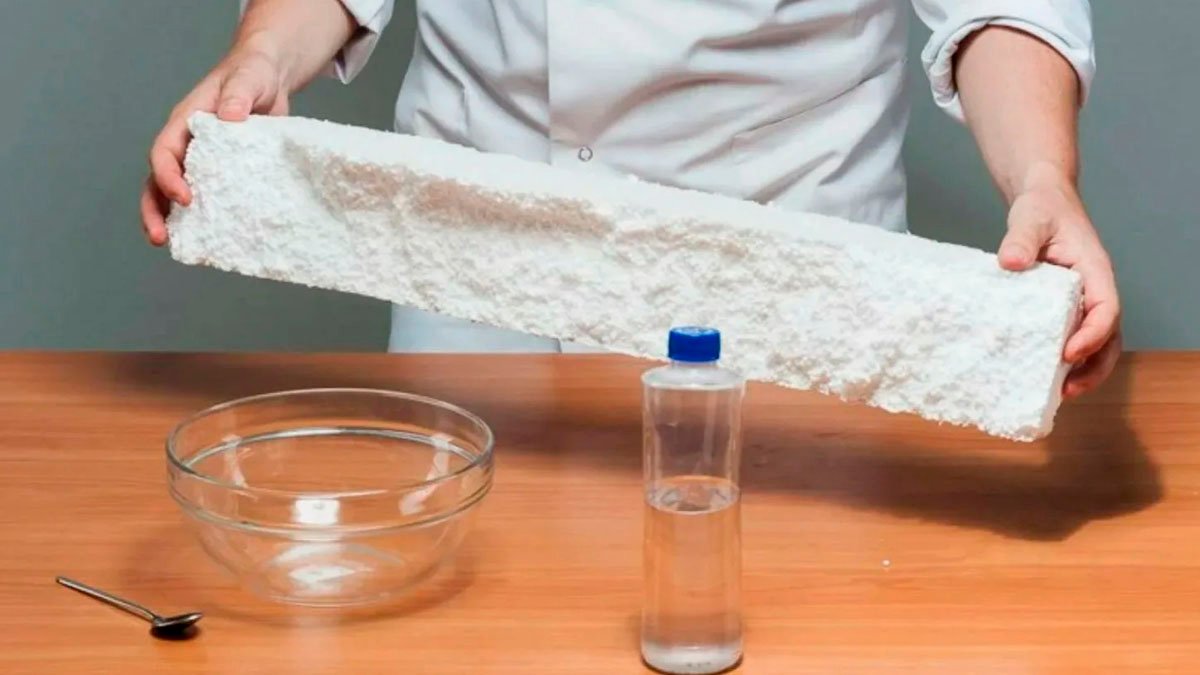 Jak vyrobit pevné lepidlo z polystyrenu bez návštěvy obchodu: přidejte aceton nebo ředidlo