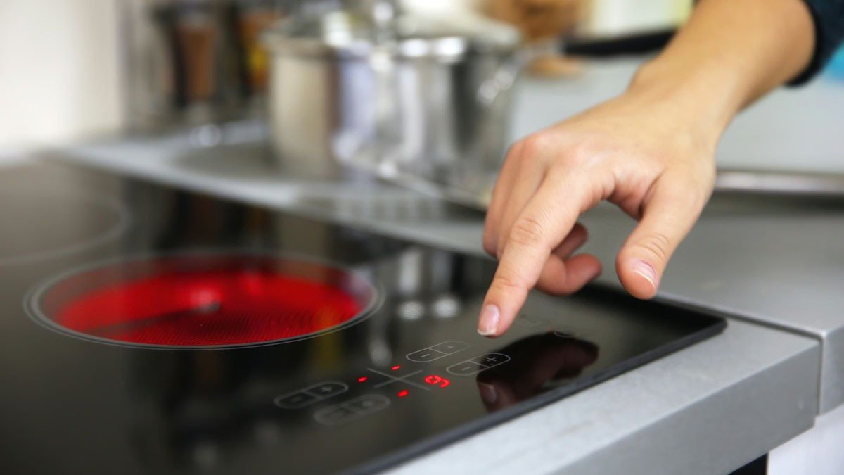 Rozlučuji se s indukční deskou – proto se v roce 2026 vracím k plynu