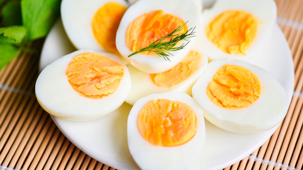 Rozlučte se s hrncem vody! Takto se nyní vaří vejce