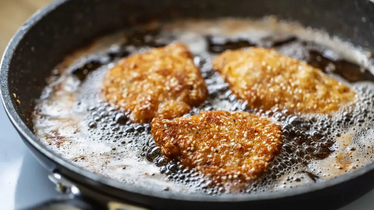 Jak smažit potraviny, aby se v bytě neusadil nepříjemný zápach? Tajemství, o kterém málo kdo ví