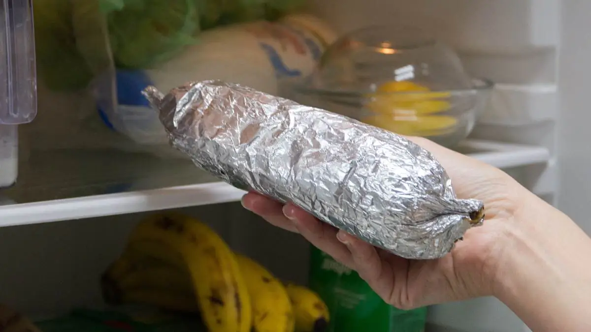 I bez potravinové fólie lze uchovat jídlo Expert na minimalismus ukazuje 5 levných způsobů, jak ji nahradit a lednice bude čistší