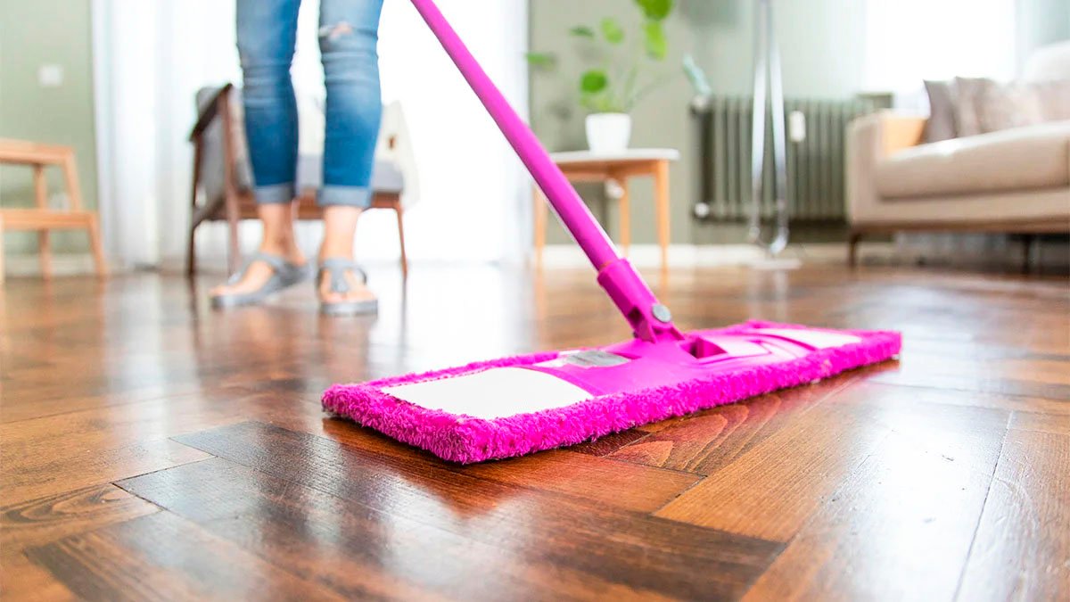 Lžíce do kýblu s vodou – a podlaha zůstane čistá týdny: povrchy se lesknou jako zrcadlo