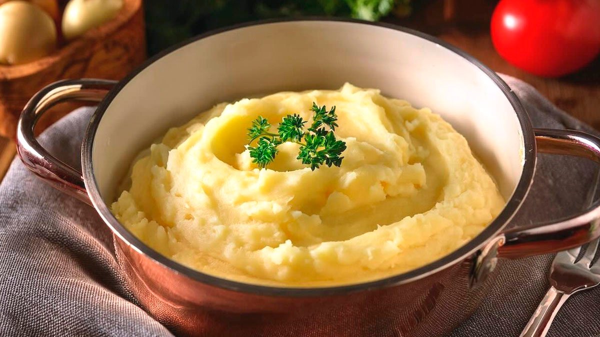 Bramborová kaše jako v restauraci – jednoduchá technika pro jemnou a nadýchanou texturu bez mixéru 3 Bramborová kaše jako v restauraci – jednoduchá technika pro jemnou a nadýchanou texturu bez mixéru
