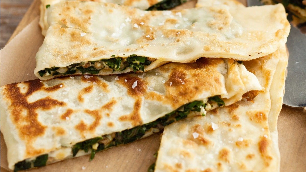 Už syrniki nedělám. Dělám turecké gözleme – jen sýr, tvaroh a hrst mouky 2 Už syrniki nedělám. Dělám turecké gözleme – jen sýr, tvaroh a hrst mouky