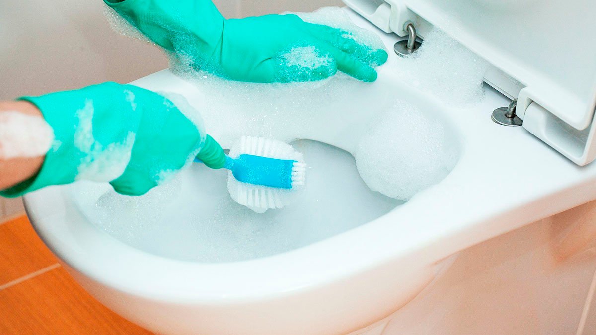 Chytré čištění: Jak mít vaši toaletu během několika minut zářivě čistou