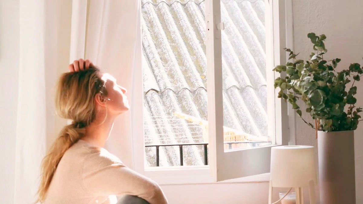 Ne otevírat celý den, ani neotevírat vůbec: takto správně větrat dům