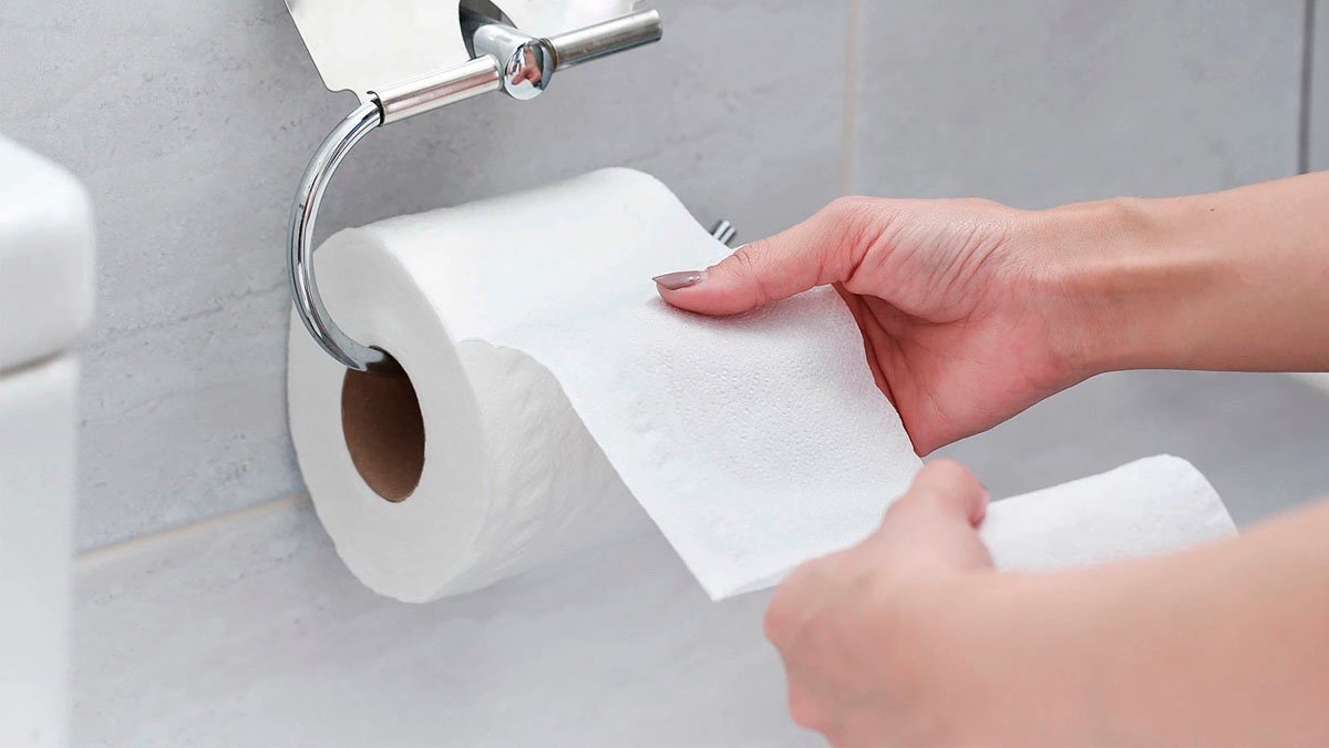 Beru toaletní papír a schovávám po koutech: švábi utíkají z domu, lesknou se podpatky, a nevracejí se