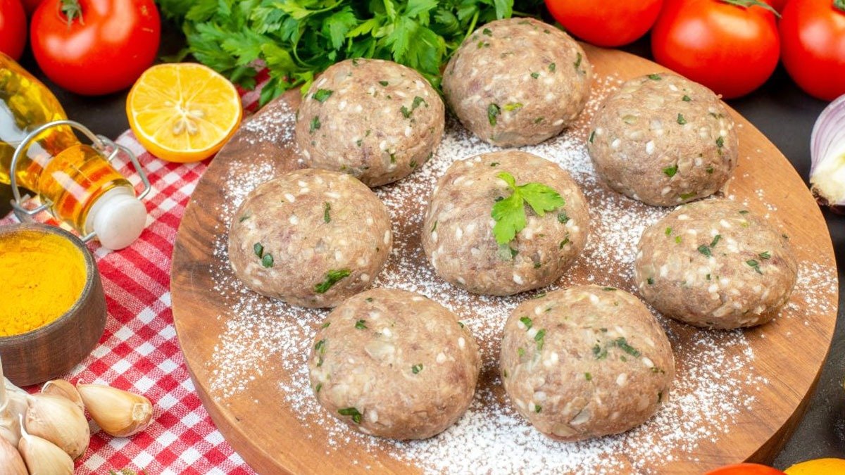 Přidejte sklenici tohoto nápoje k mletému masu a kotlety se stanou nejchutnějším pokrmem na svátečním stole