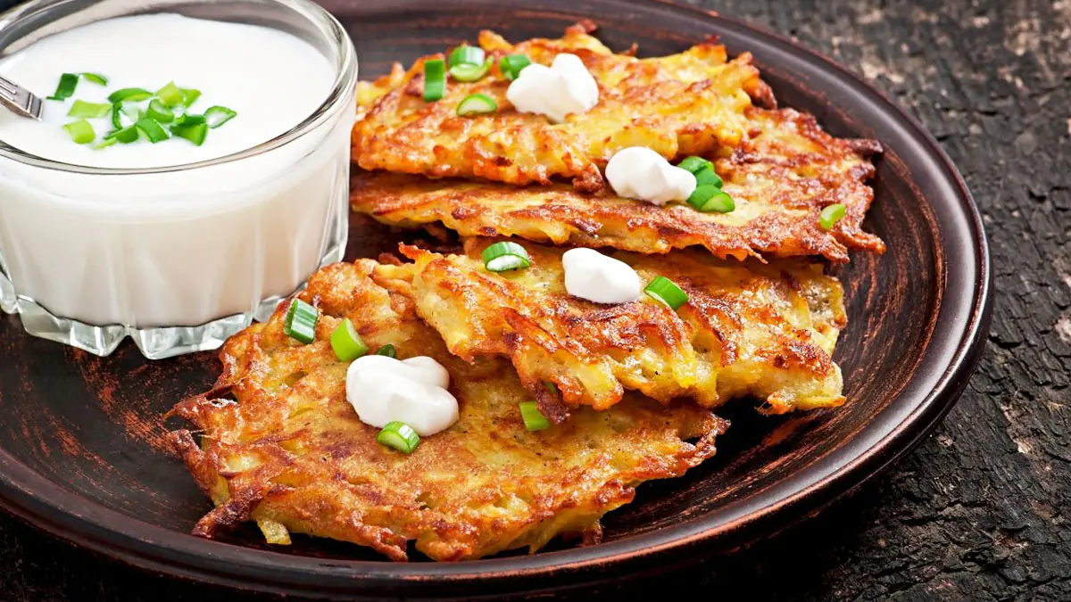 Francouzské bramboráky v novém hávu: jak připravit bramborové rösti — chutně, šťavnatě a jednoduše