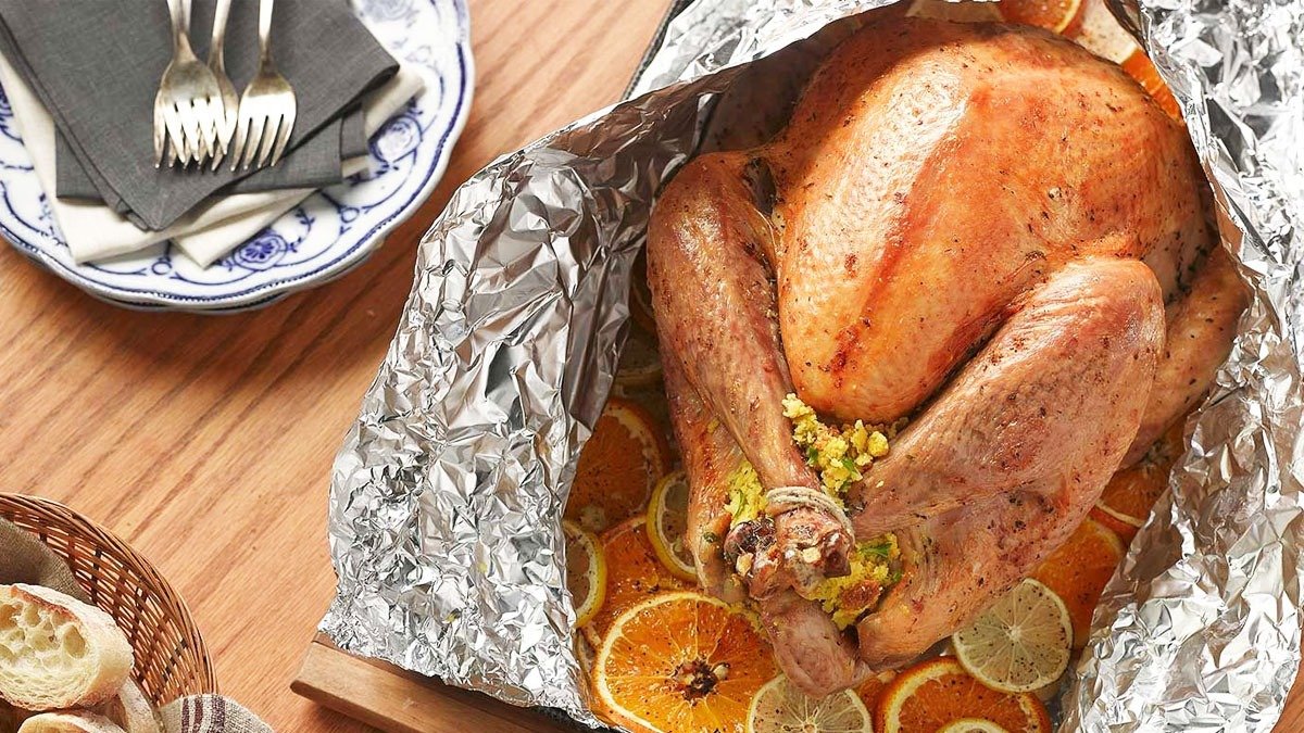 Měli byste krocana zakrýt alobalem? Zeptal jsem se šesti kuchařů a odpověď je jasná