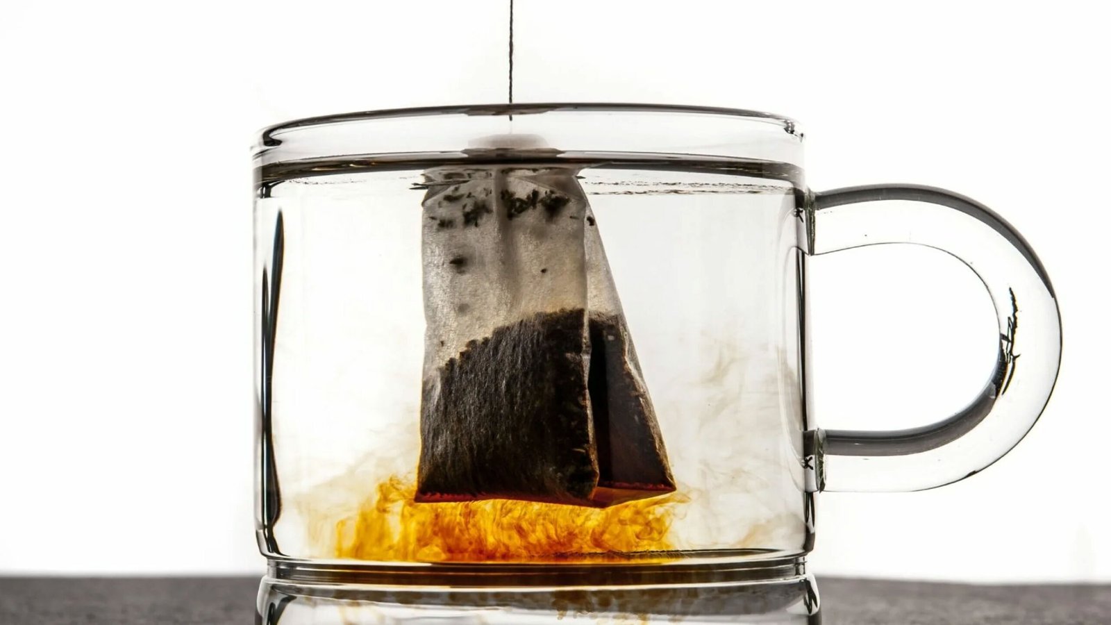 Proč není čaj večer dobrý nápad: „Někdy obsahuje tolik kofeinu jako shot espressa“