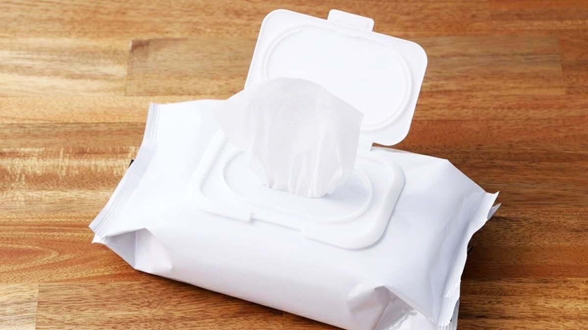 Nevyhazujte použité víčka od vlhčených ubrousků. Nalepte je sem. Celá rodina bude nadšená