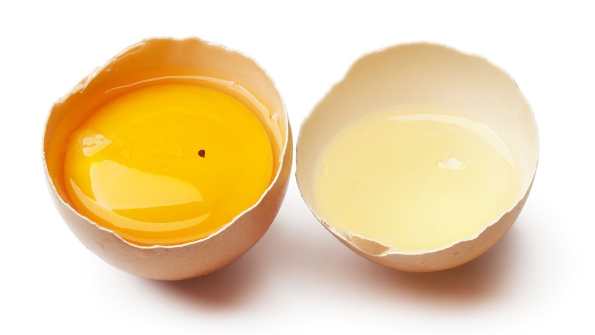 Ejce s krví ve žloutku: příčina a řešení