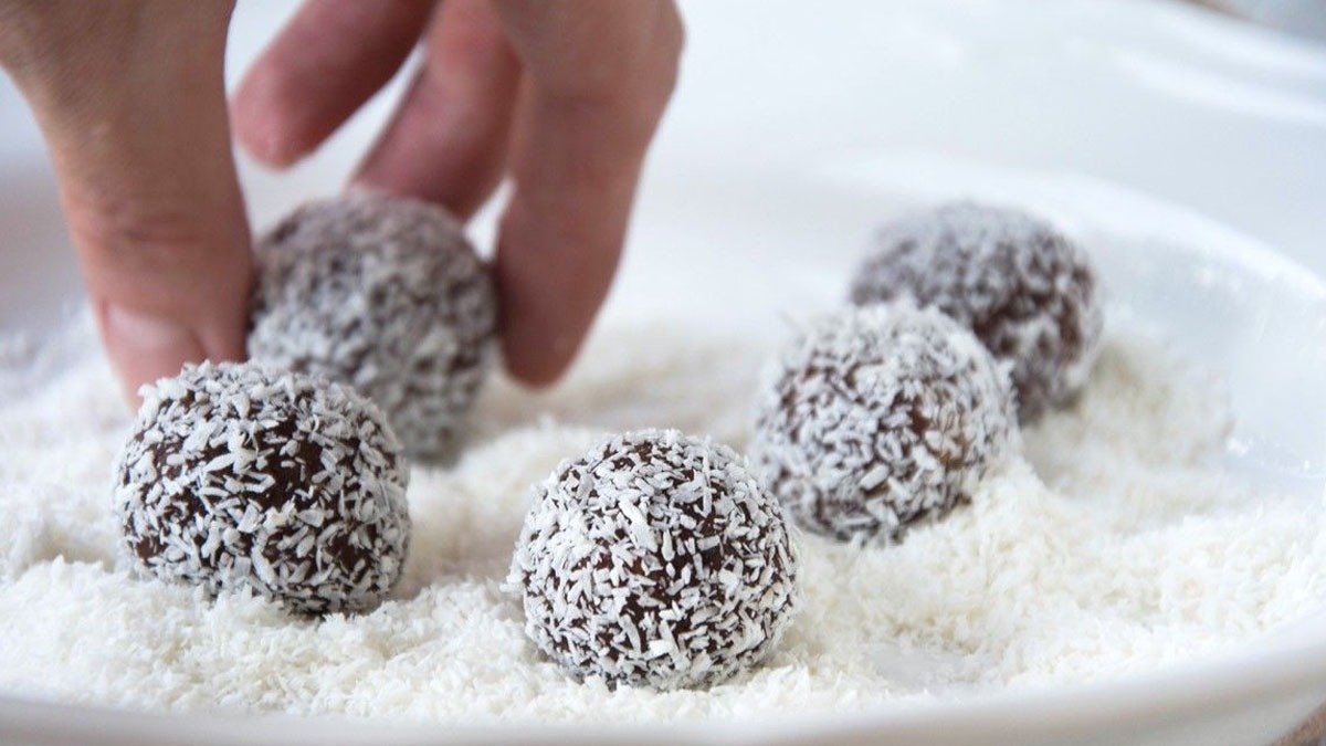 Kořeněné pomerančové kokosové koule: rychlý sváteční dezert pro hosty