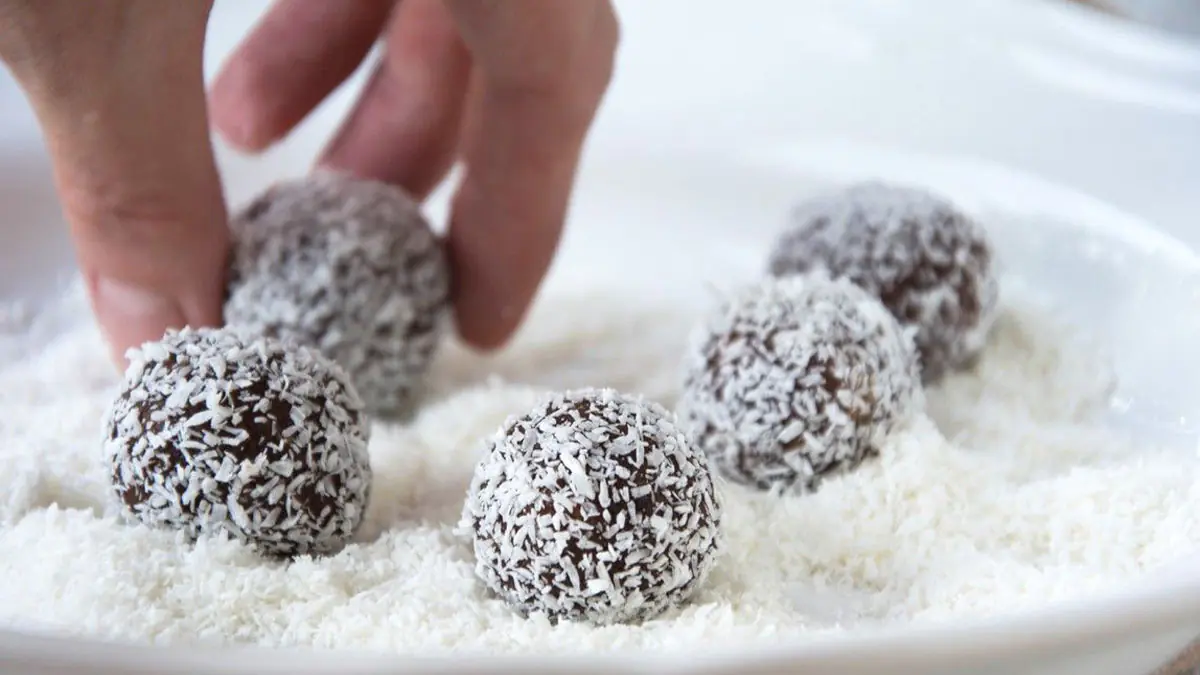 Kořeněné pomerančové kokosové koule: rychlý sváteční dezert pro hosty