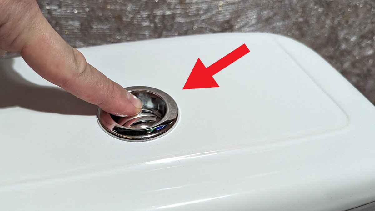 Co se stane, když na tlačítko vanové výpusti nalepíte lepicí pásku?