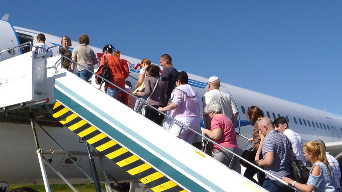 Letuška radí: proč byste v letadle neměli nosit tričko