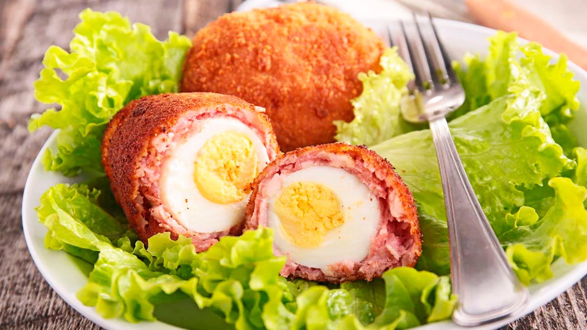 Obaluji vejce do masa a házím je na pánev. Stokrát lepší než masové kuličky z mletého masa