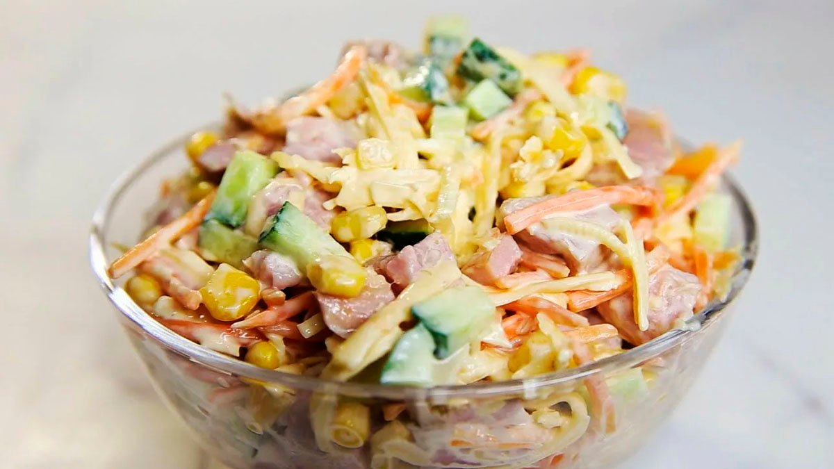 Salát pro lenochy – jemný, rychlý a neuvěřitelně chutný: nakrájet, přidat majonézu – hotovo!