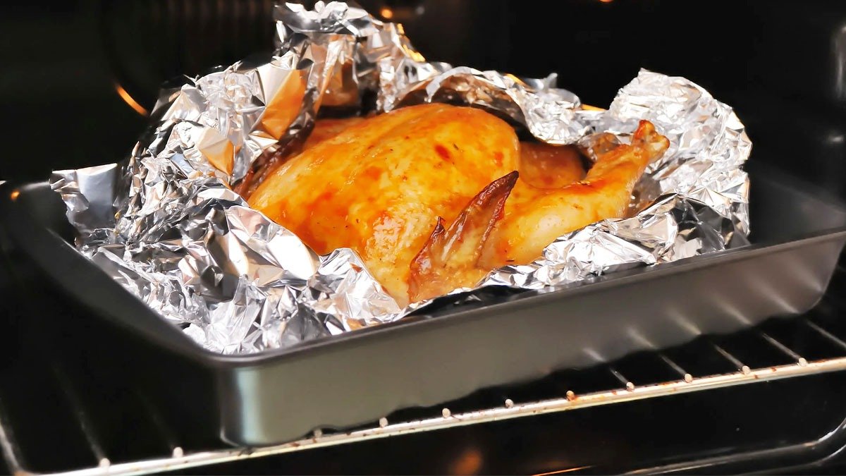 Mám při pečení krocana použít fólii? Zeptal jsem se šesti šéfkuchařů a odpověď je jasná.