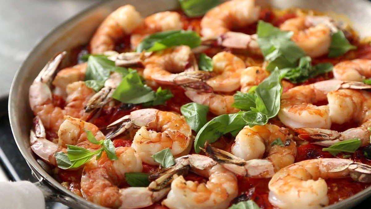 Nejlepší předkrm na novoroční večeři se připravuje z jednoho rajčete, jedné cibule a hrsti krevet 10 Nejlepší předkrm na novoroční večeři se připravuje z jednoho rajčete, jedné cibule a hrsti krevet