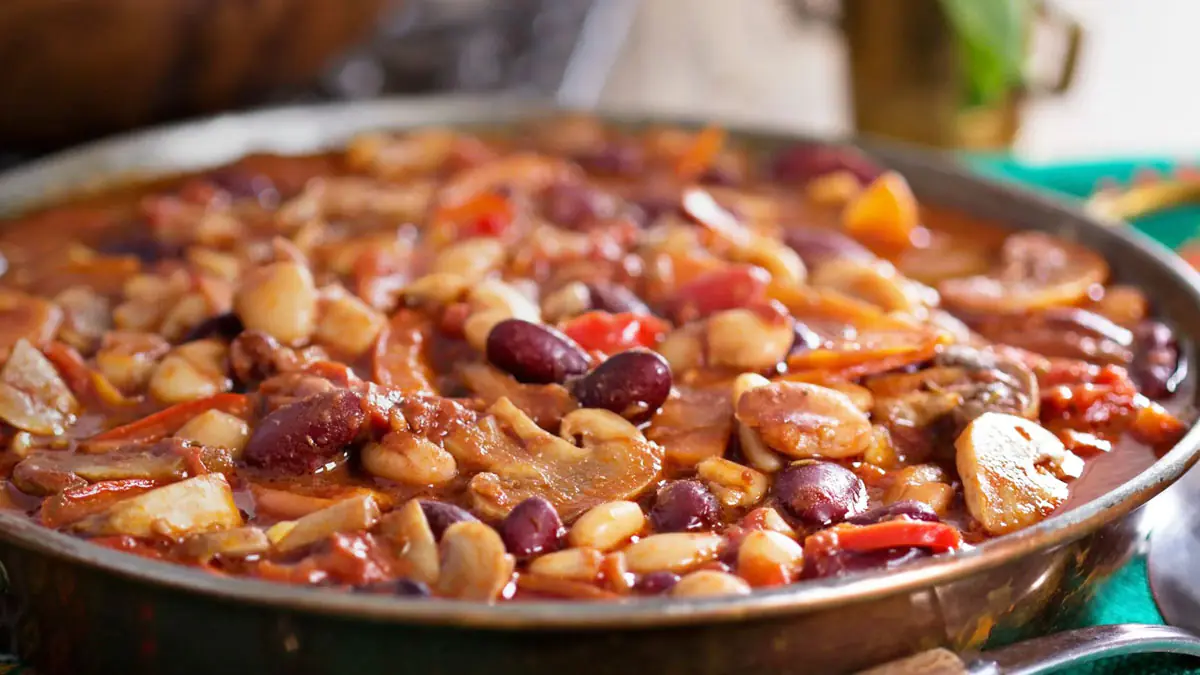 Recept na Štědrý den: fazole s houbami v zapékací misce