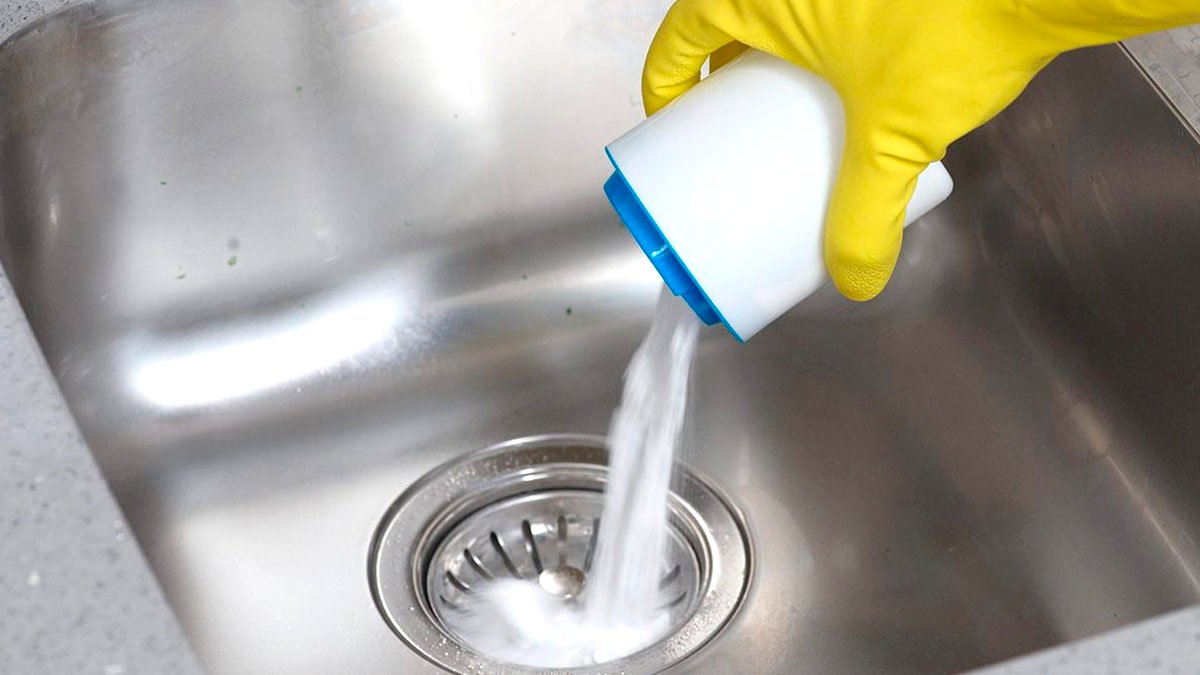 Zácep zmizí s syčivým zvukem: stačí nalít 2 lžíce domácího roztoku do odpadu dřezu 6 Zácep zmizí s syčivým zvukem: stačí nalít 2 lžíce domácího roztoku do odpadu dřezu