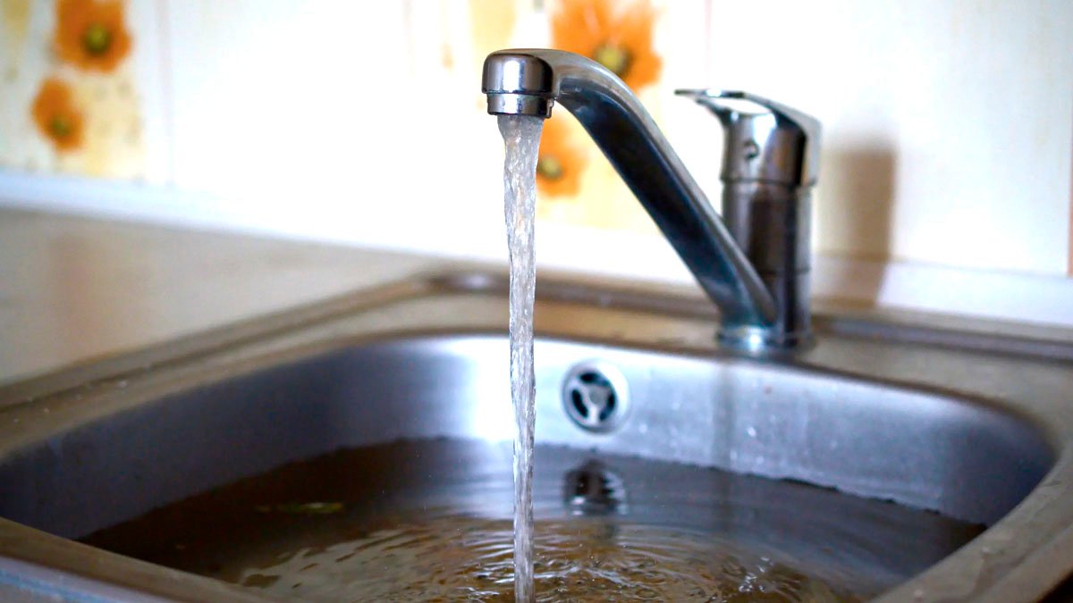 Trubky byly ucpané léta, vyčistili je najednou. Ne octem ani jedlou sodou, je to mnohem jednodušší