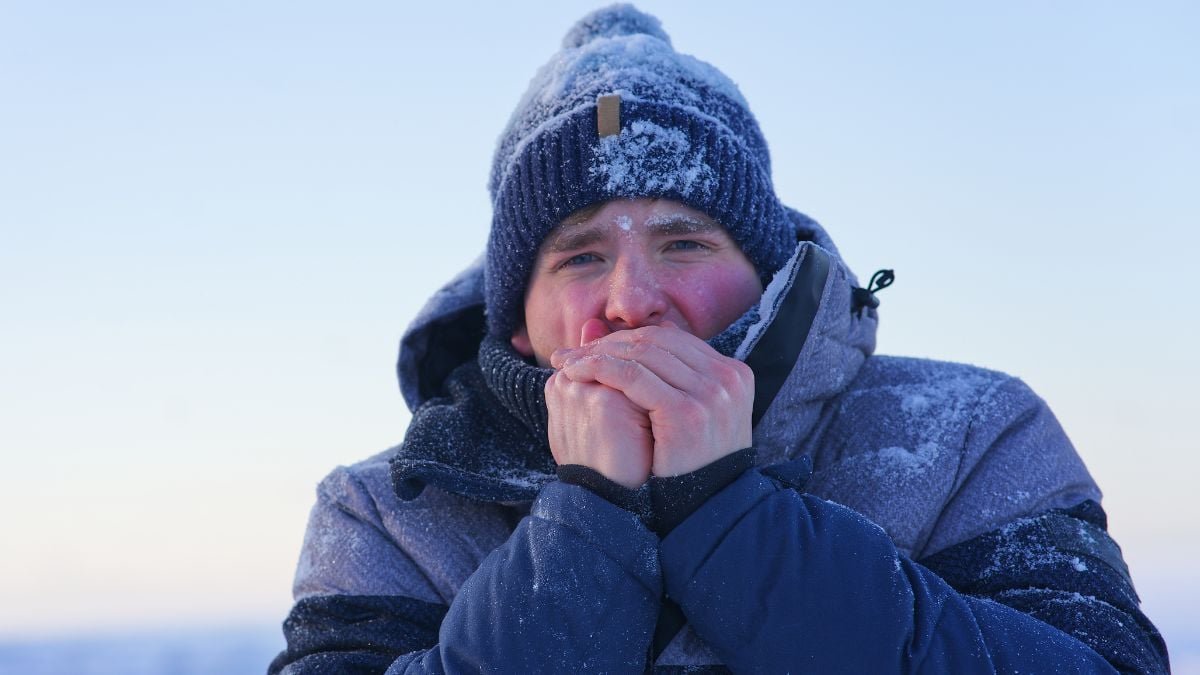 Jak si v zimě zahřát nohy v botách jednoduchý trik který funguje lépe než teplé vložky