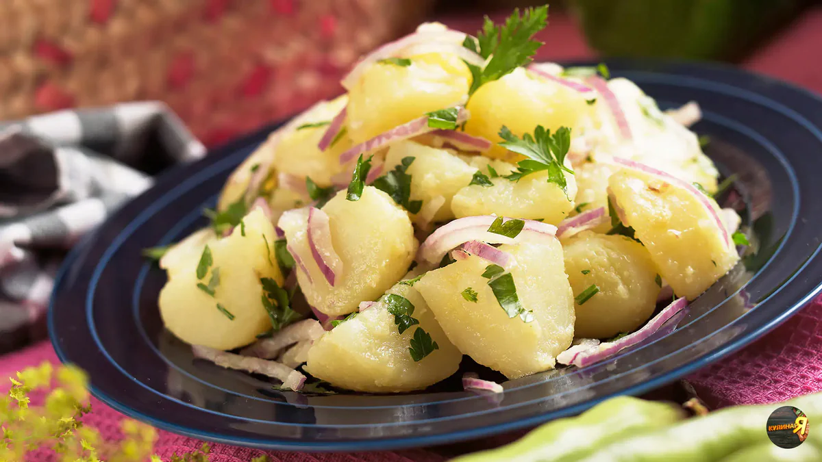 Bulharský bramborový salát, který mizí jako první jednoduchý recept s výraznou chutí
