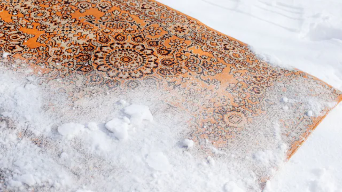 Čištění koberce sněhem Funguje tenhle domácí trik doopravdy