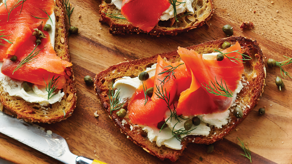 Domácí pomazánka na chlebíčky a jednohubky: levná, chutná a dobře drží tvar – od mascarpone po tvaroh