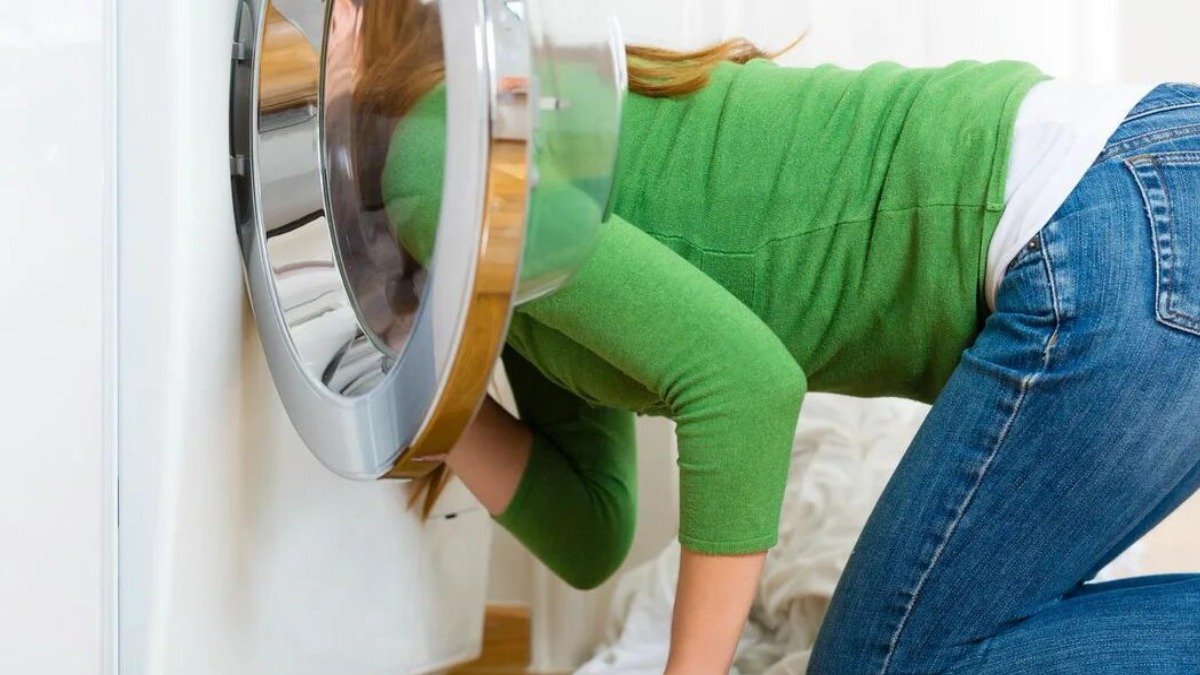 Proč byste neměli nechávat dvířka pračky otevřená příliš dlouho