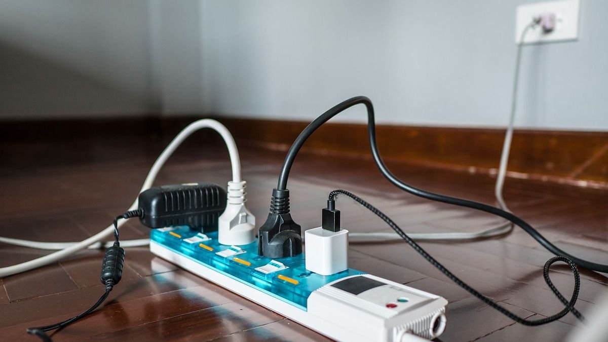 Které spotřebiče lze bezpečně zapojit do prodlužovačky a které ne