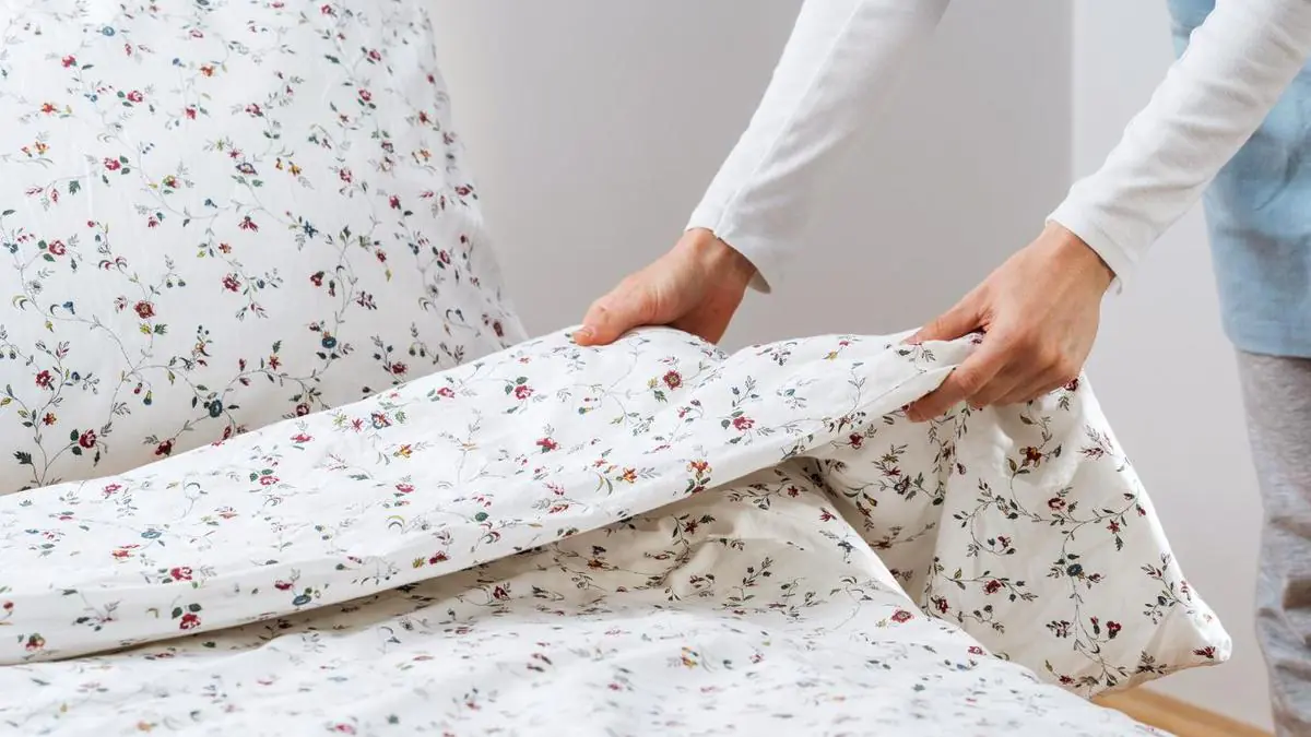 „Ložní prádlo není potřeba měnit tak často“: odbornice prozradila přesnou a překvapivou normu