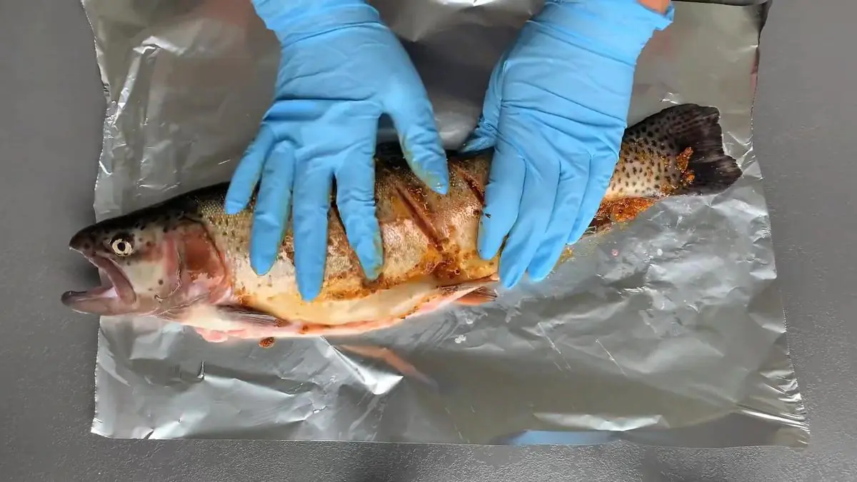 Stačí to položit na pánev vedle ryby. Problém s nepříjemným zápachem při smažení zmizí 2 Stačí to položit na pánev vedle ryby. Problém s nepříjemným zápachem při smažení zmizí