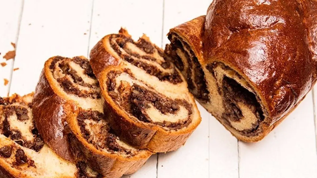 Ideální poměry pro bohatý cozonac: kolik ořechů, rahatu a rozinek dát na 1 kg mouky, aby byl opravdu voňavý a plný chuti