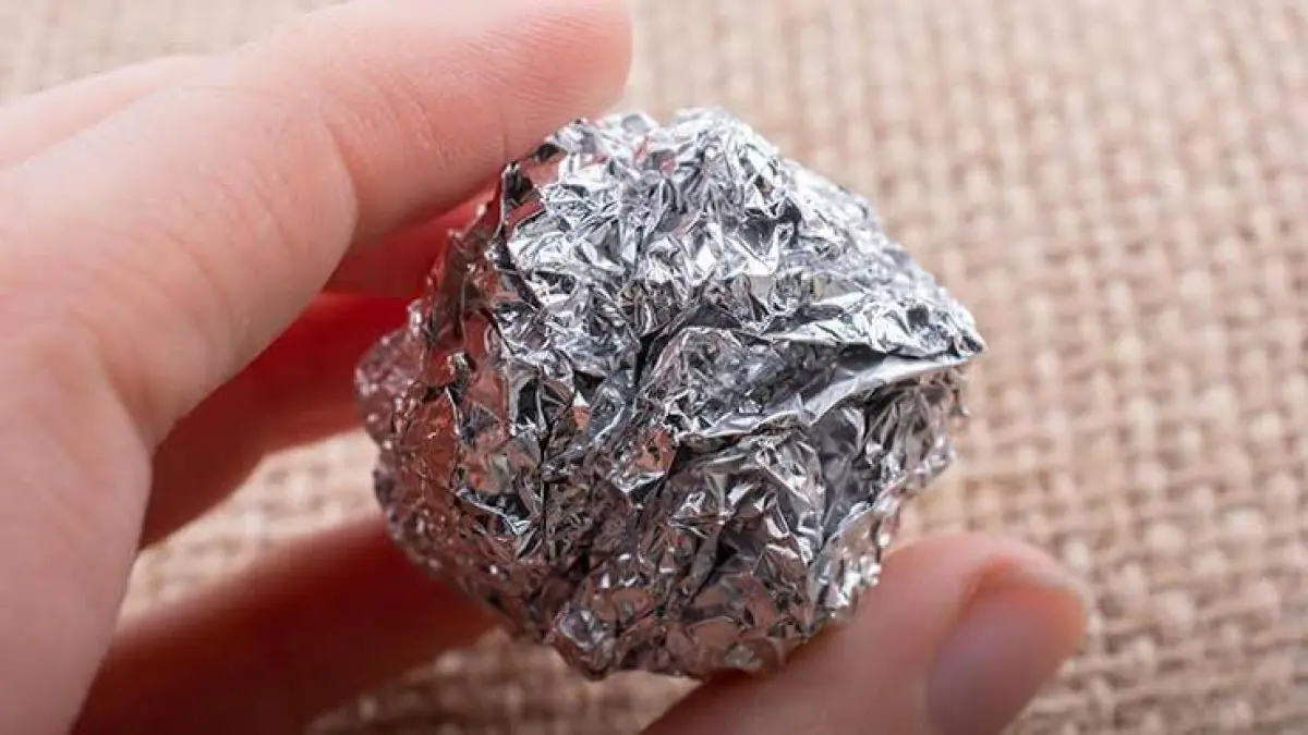 Hliníkovou fólii zalévám octem a o Vánocích i na Silvestra si svou vychytávku nemůžu vynachválit